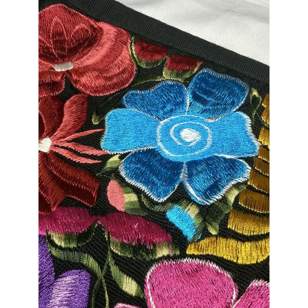 Embroidered Floral Decorative Needlework Zippered Pillow Cover Case 18”x 18” GUC